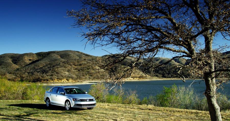  Volkswagen Jetta 2015 года  (US) (фото 24 из 62)